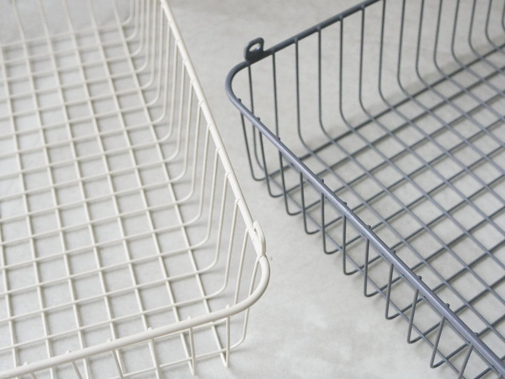 Mashリヴコートハンガー、天然木フレームとスチールバスケット