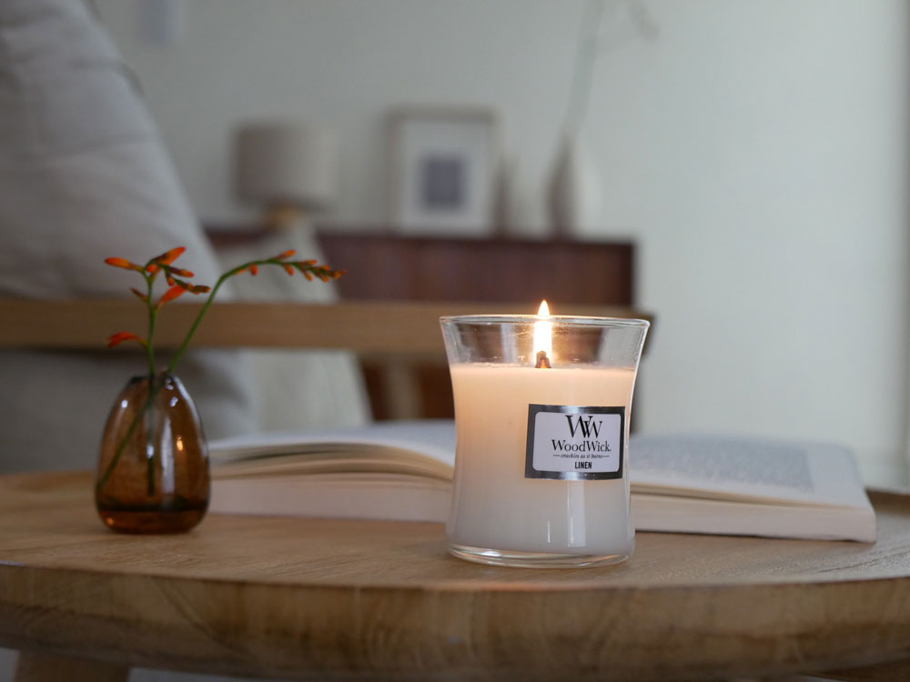 カメヤマWoodWickキャンドルのガラス容器と木製蓋