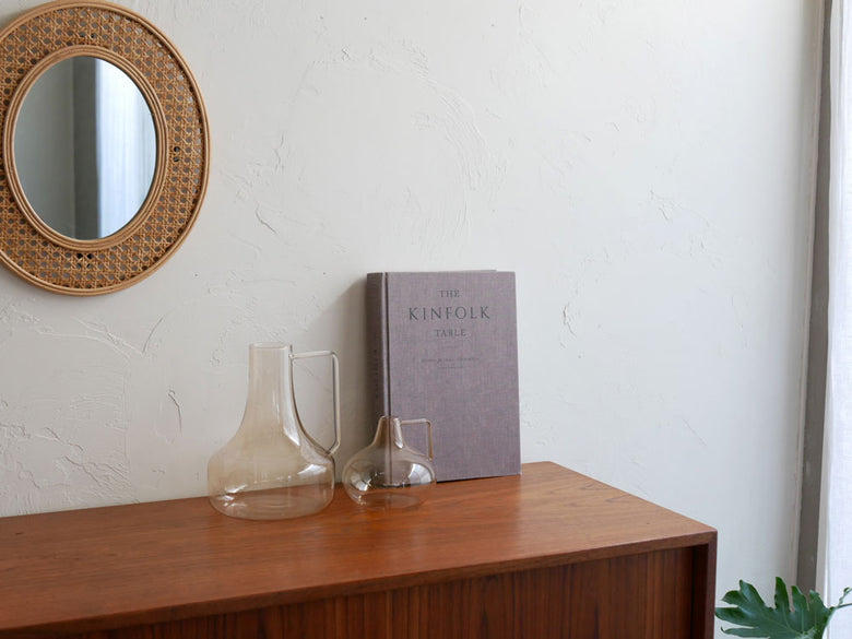 ホーンプリーズメイド ライトリー GLASS フラワーベース。透明なガラス製でシンプルかつエレガントなデザインの花瓶。