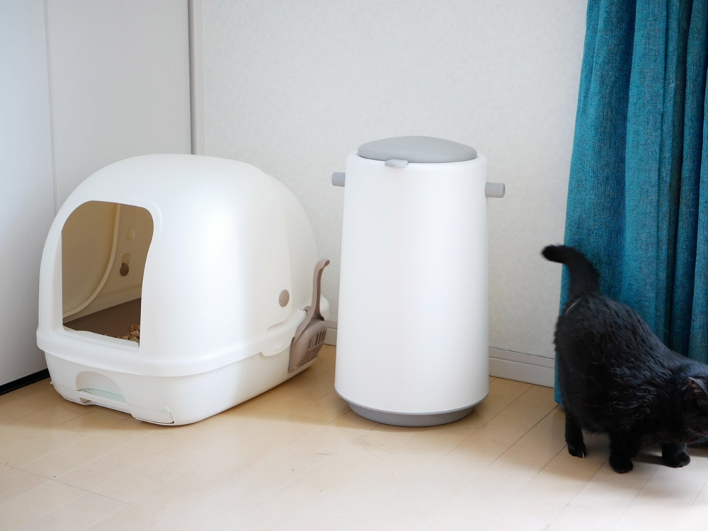 ライクイットの密閉おむつペールと猫