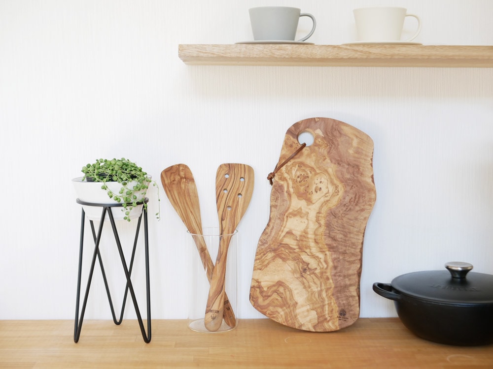 ポッシュリビングのアイアン製ポットスタンド