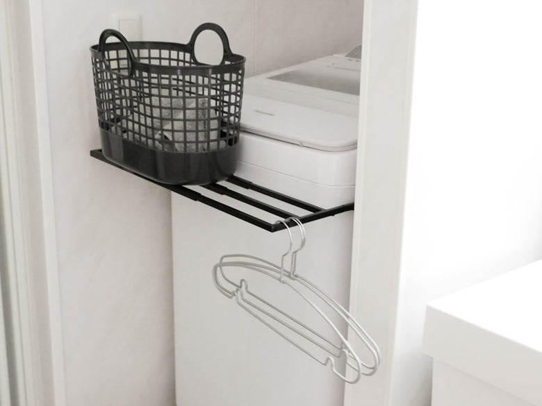 洗濯機側面に設置されたマグネットタオルハンガー