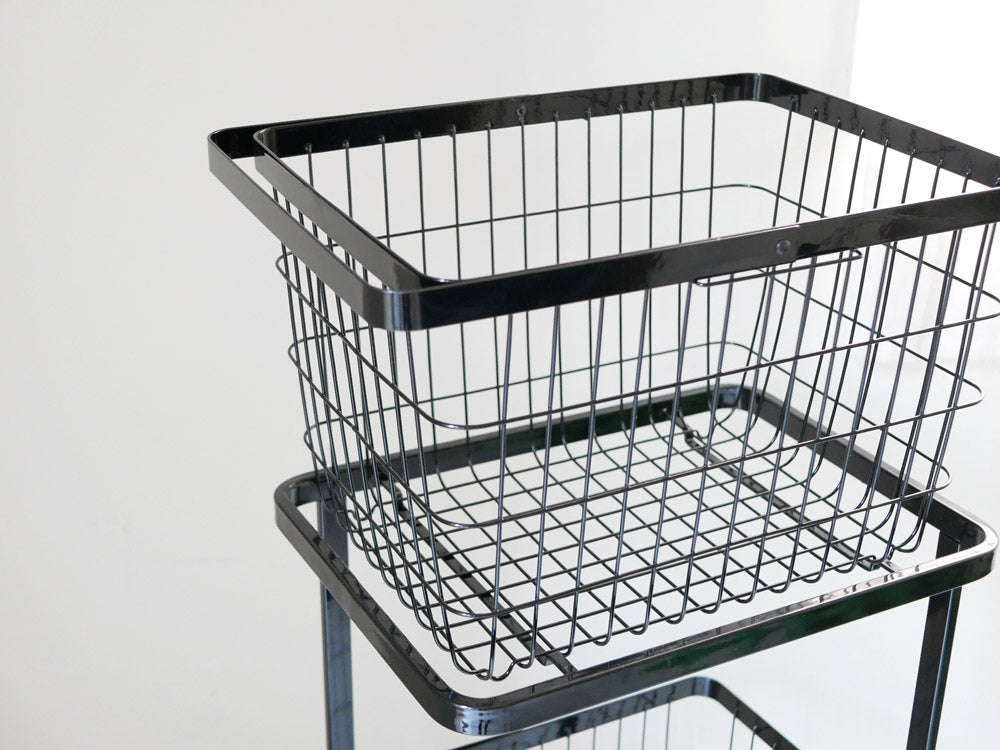 YAMAZAKIのランドリーワゴンtoscaタイプ。スチール製でバスケット付きの洗濯用ワゴン。