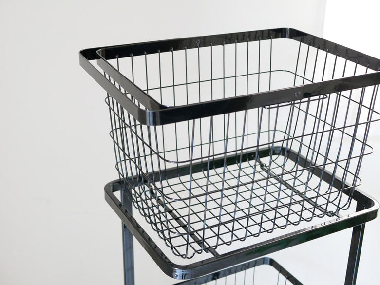 YAMAZAKIのランドリーワゴンtoscaタイプ。スチール製でバスケット付きの洗濯用ワゴン。