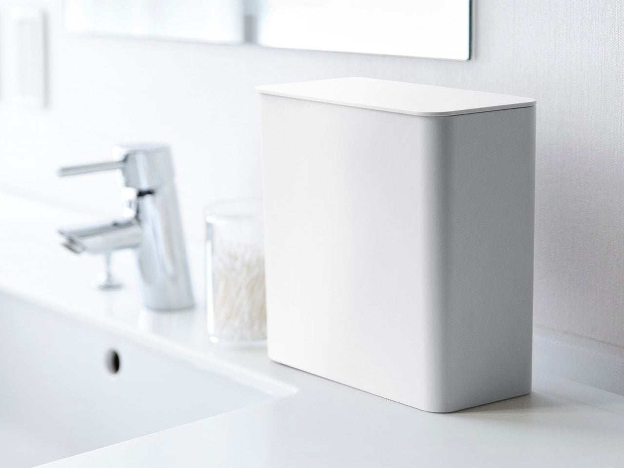 Yamazakiのタワーマグネット洗濯洗剤ボールストッカー