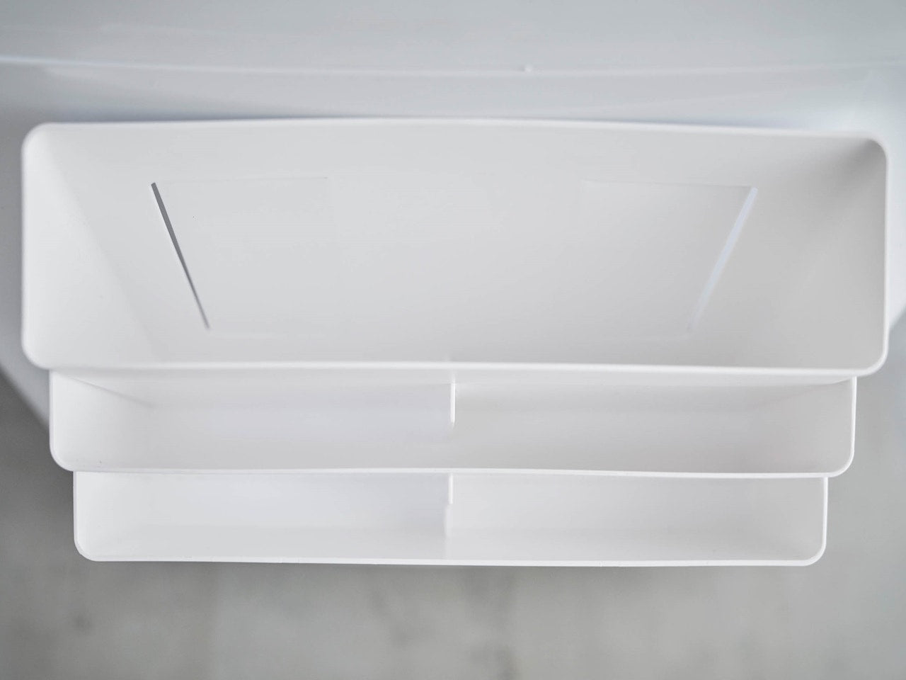 銀色のタワー洗濯機横用3段マグネット収納ポケット