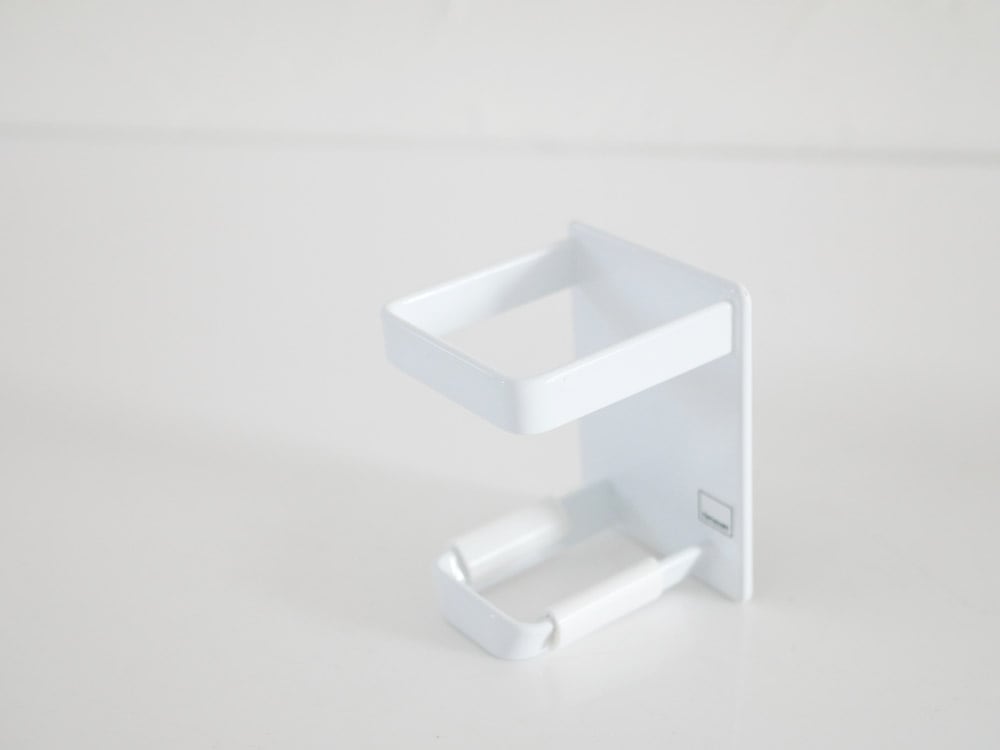 ヤマザキタワーのマグネット式シェーバーホルダー