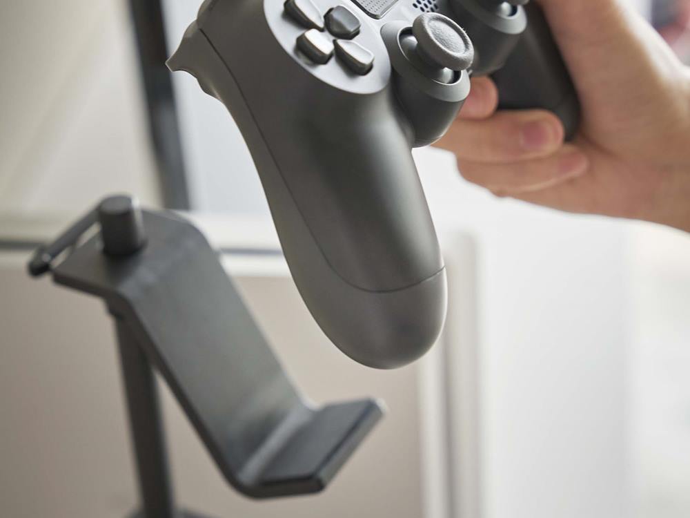 YAMAZAKI製銀色ゲームコントローラー収納ラック