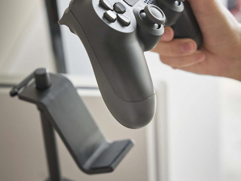 YAMAZAKI製銀色ゲームコントローラー収納ラック