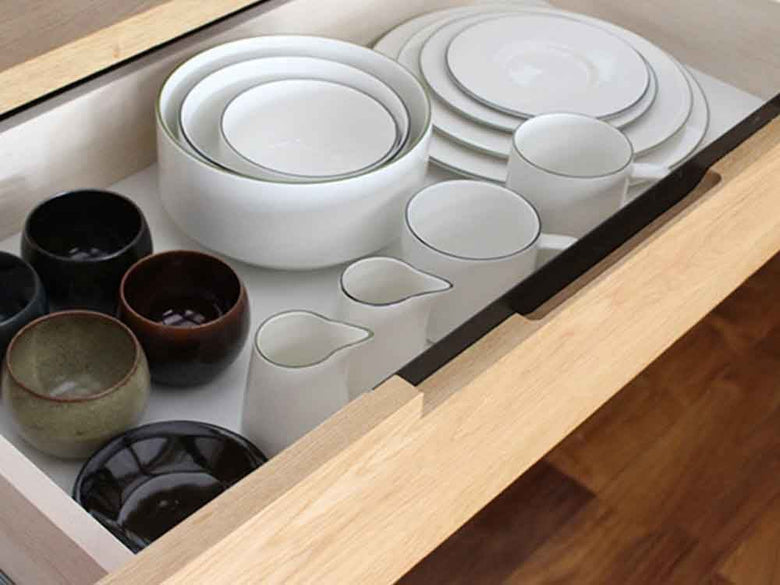 オーク無垢キッチンボードと食器セット