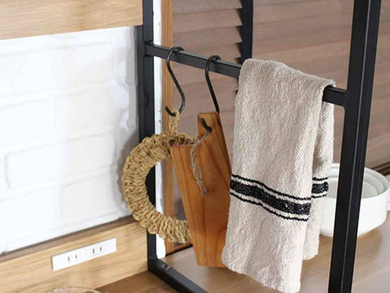 オーク無垢のキッチンボードと収納棚