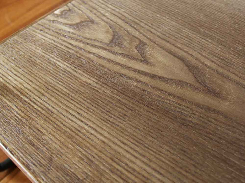 ハードウッドのフローリング床