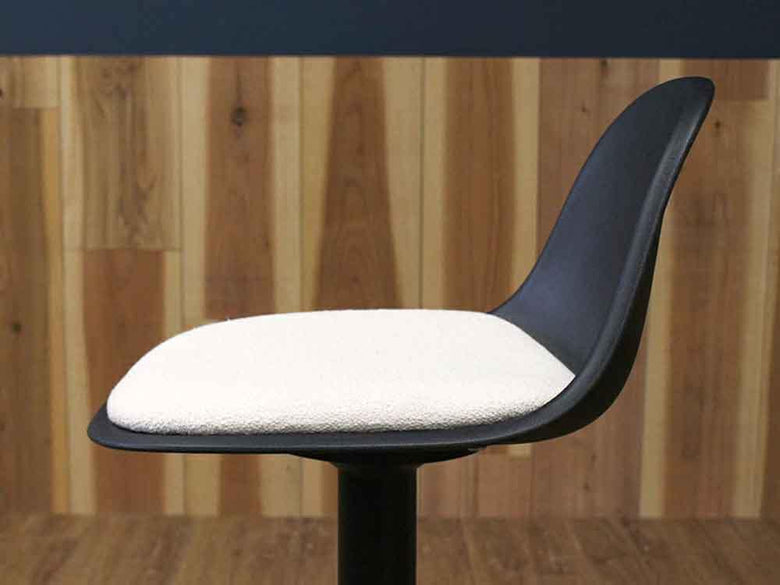 アデペシュのシルバーデザインカウンターチェア