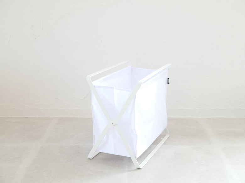 YAMAZAKI/towerの手荷物収納ボックス、32リットル容量、スチールフレーム使用