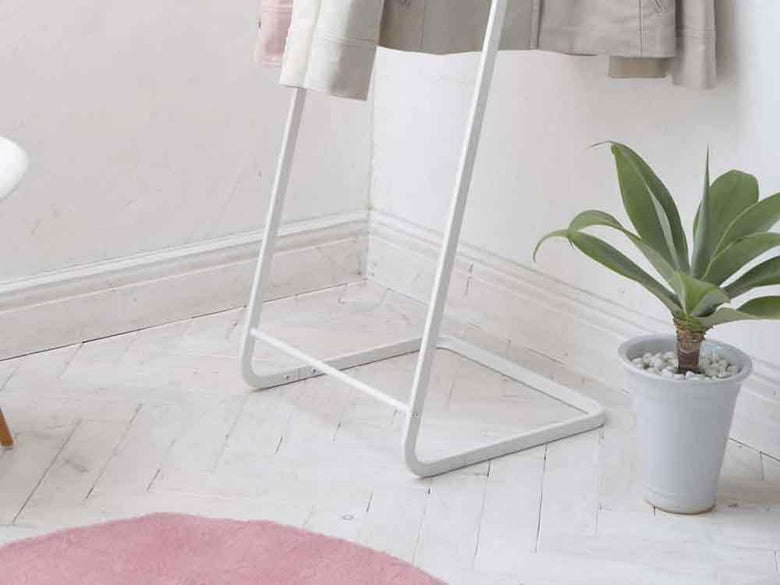 YAMAZAKIのピンクタワーコートハンガー