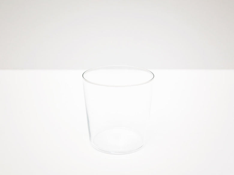 木村硝子店のソバロックグラス。透明なソーダガラス製で、230ccと360ccの容量があり、スロバキア製の円柱型デザイン