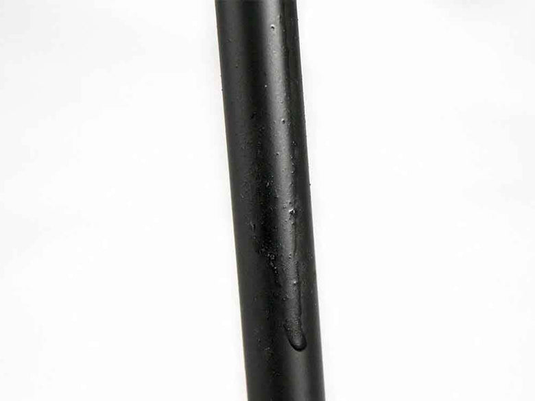 アデペシュ製ウォルナット表面のダイニングテーブル