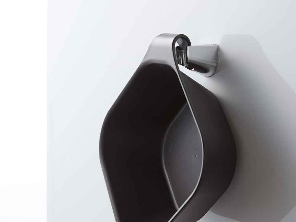 シルバーのマグネット式トイレットペーパーホルダー