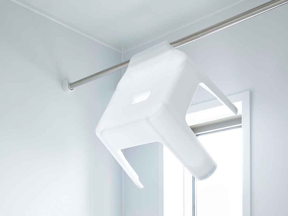 YAMAZAKI/towerの銀色引掛け風呂イス