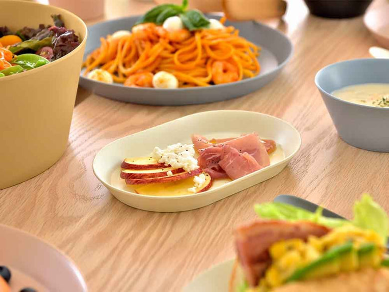 ideaco製の竹とメラミンの楕円形プレート