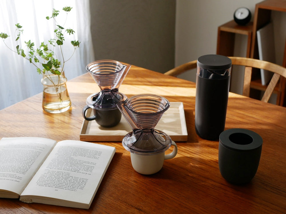 マーナのコーヒーかす消臭ポットとカップ