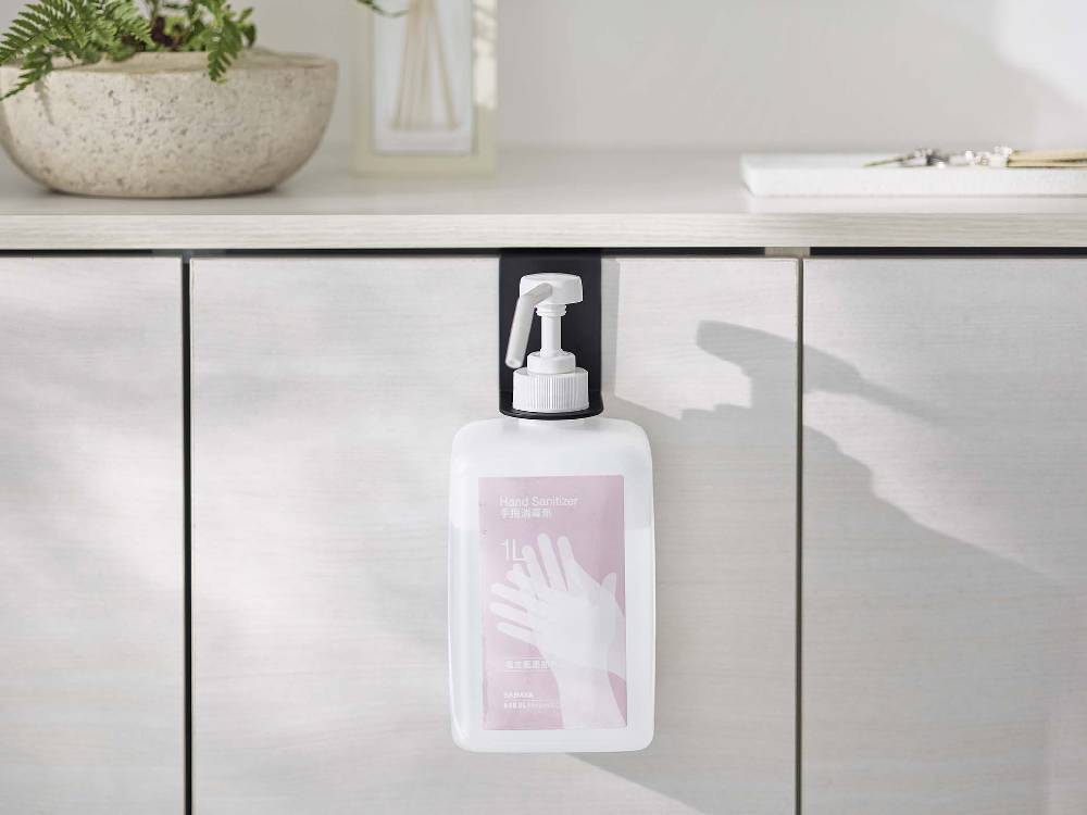 黒色のスマート引っかけアルコール除菌ボトルホルダー