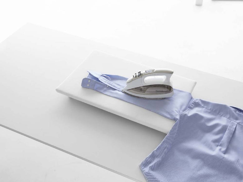 卓上脚付きの平型アイロン台