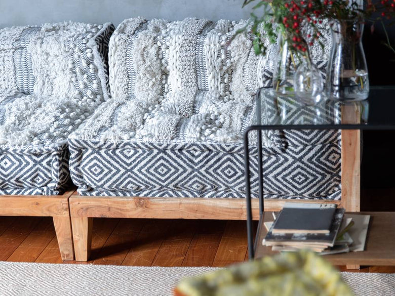 グレーのブロックマルチソファとクッション