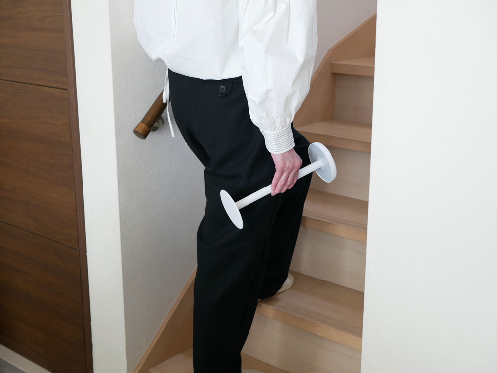 FUJITA KINZOKUの調光機能付き鉄製テーブルランプ