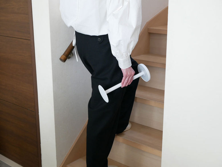 FUJITA KINZOKUの調光機能付き鉄製テーブルランプ