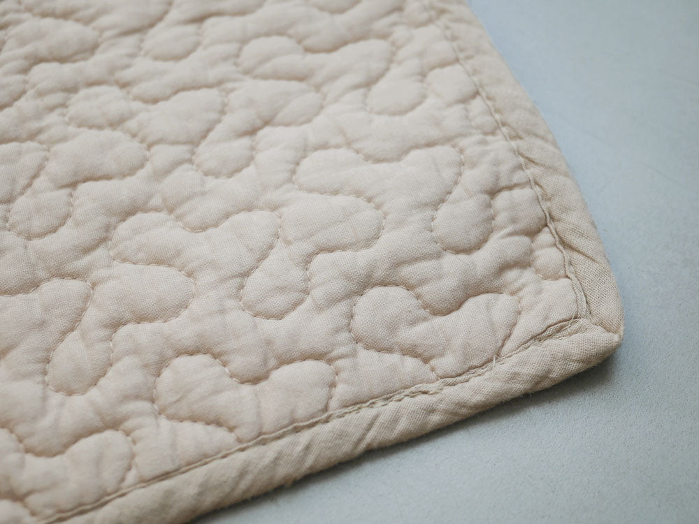 萩原インテリアのイブルキルティングラグ