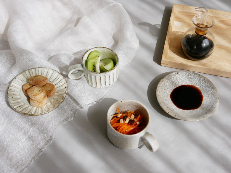 兵山窯の手作り陶器製コーヒー碗とまる皿のセット