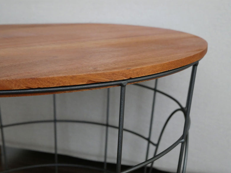 フィリピンマホガニーと鉄を使用したバスケット形状のテーブル