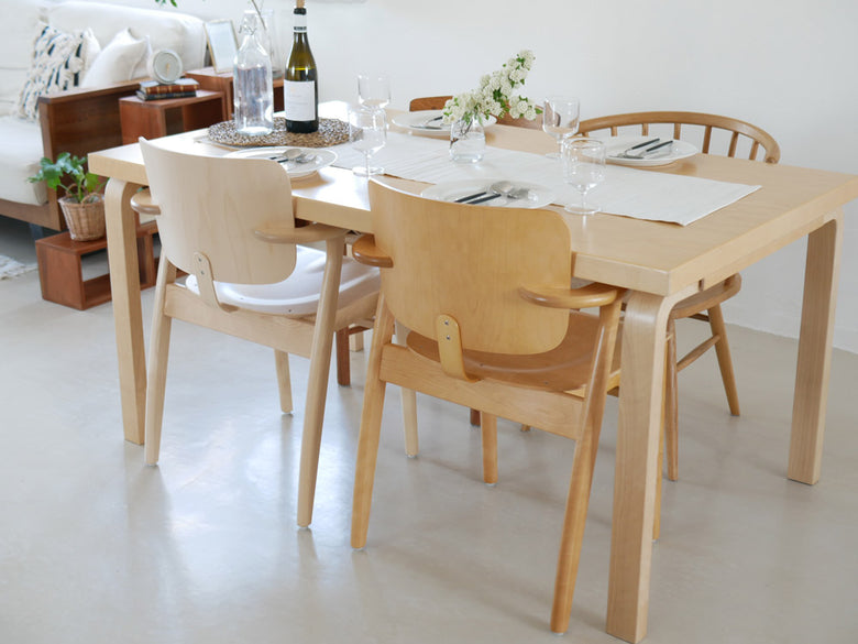 フィンランド製アルテックのドムスチェア、バーチ材ステイン仕上げの木製デザインチェア