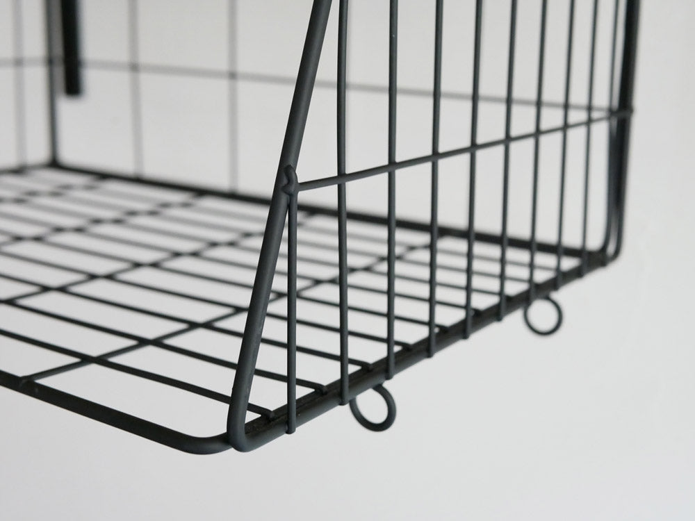 ポッシュリビングの黒色アイアン製ハンギングバスケット