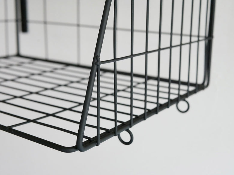 ポッシュリビングの黒色アイアン製ハンギングバスケット