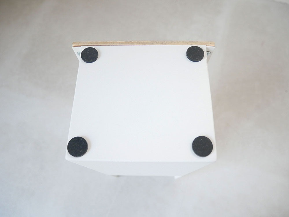 YAMAZAKI製RINフローリングワイパースタンド、スチールと天然木積層合板使用、サイズ約13×10.5×26cm