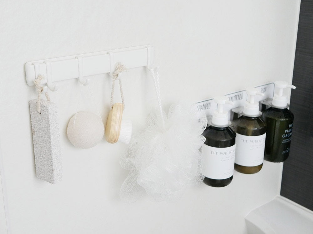 マーナのマグネット5連フックに掛けたタオル