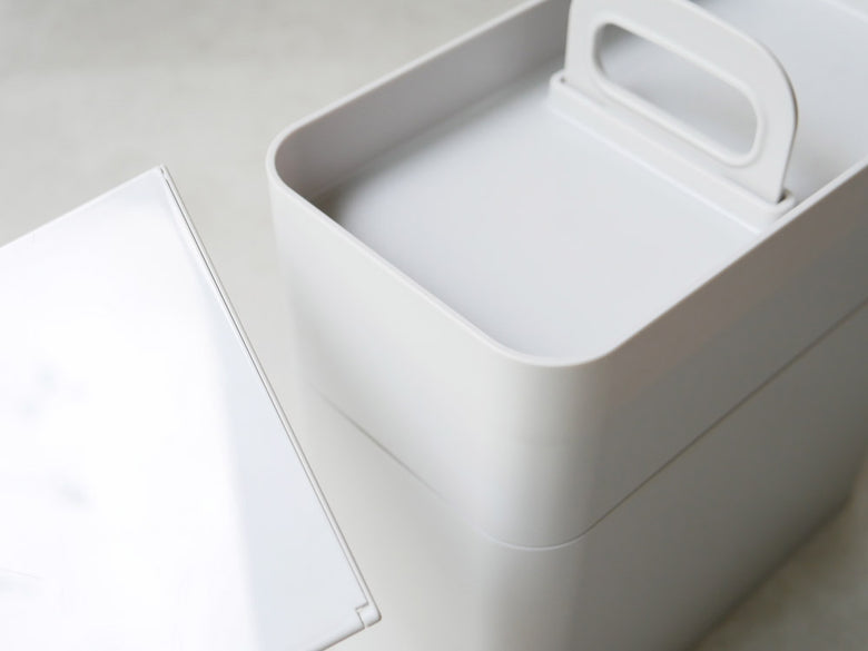 like-itブランドの携帯用メイクボックス