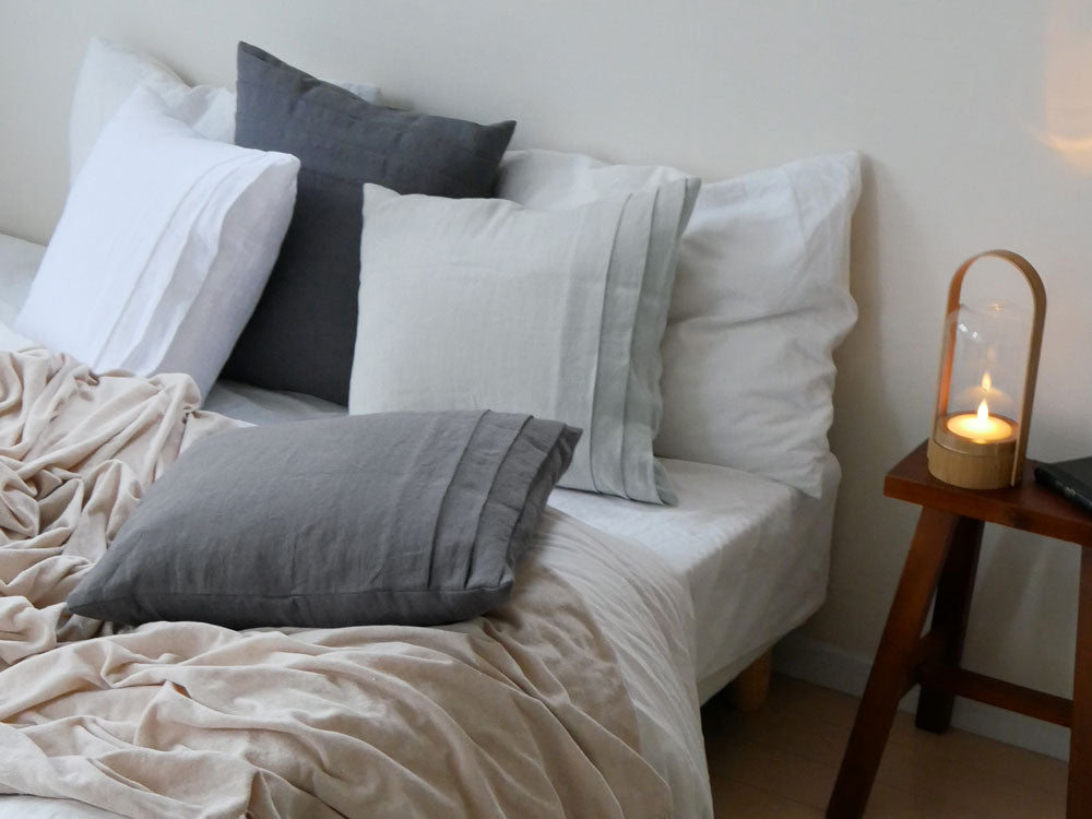 プリーツデザインのリネンピローケース