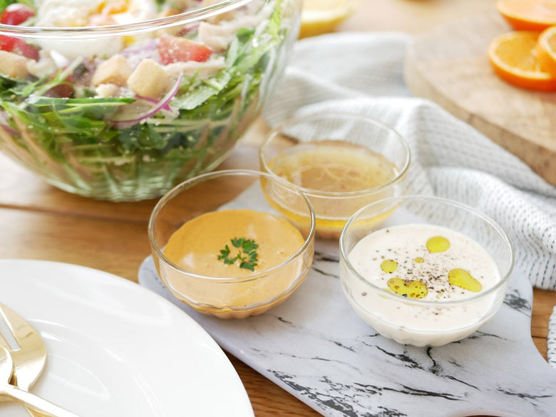 ホーンプリーズのリューズガラスラウンドボウルに盛られたサラダ