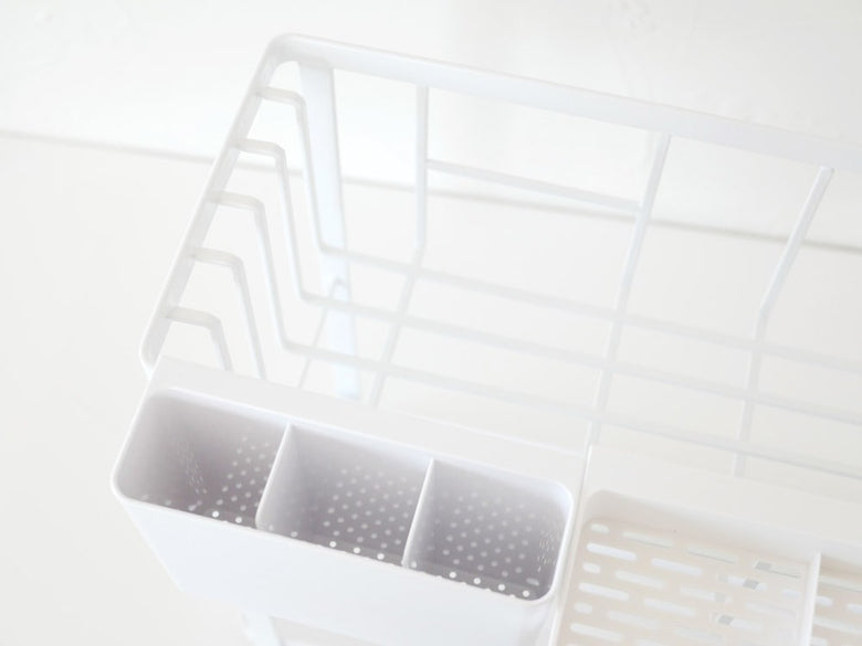 キッチン棚に置かれたタワー型2段ワイヤーバスケット