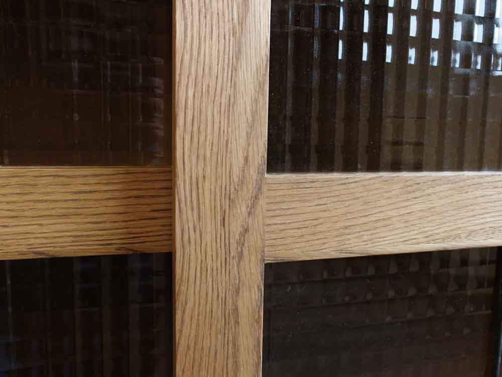 adepecheのスライド式オーク木製ガラスキャビネット