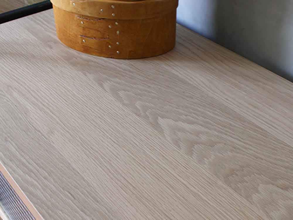 オーク無垢とガラスのスライドキャビネット