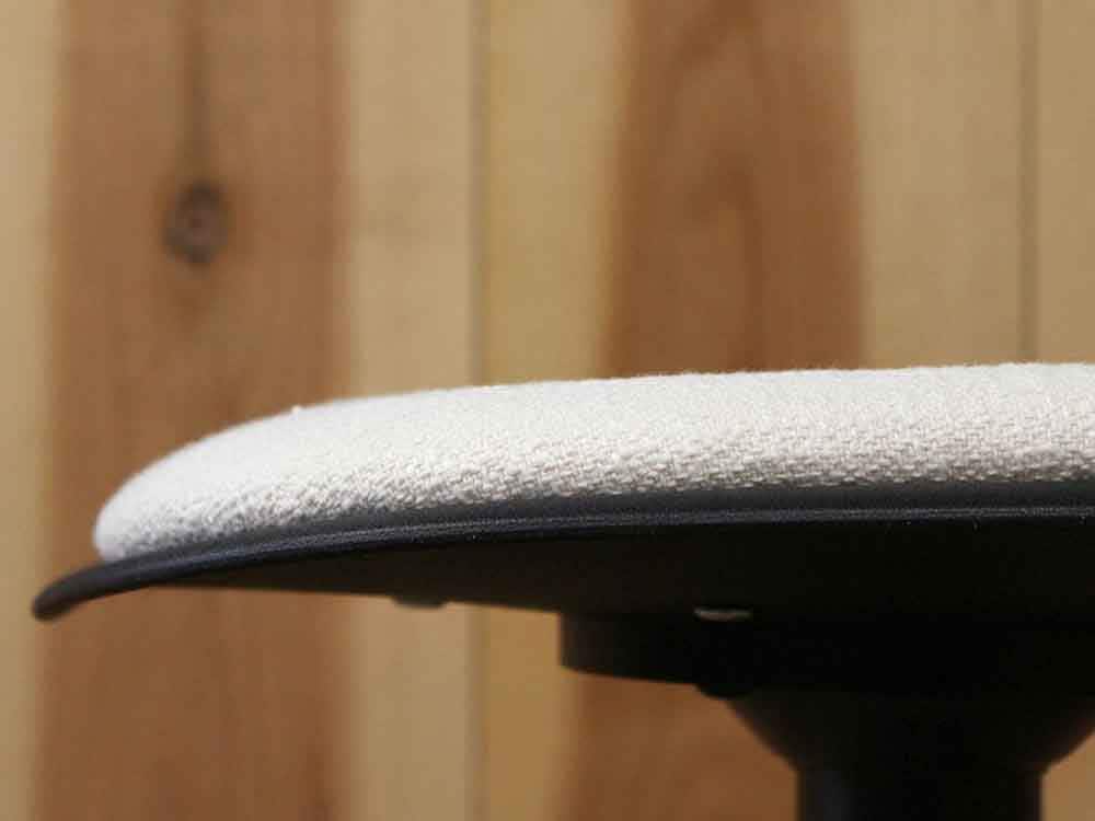 アデペシュNO-FPブラック×アイボリーカウンターチェア