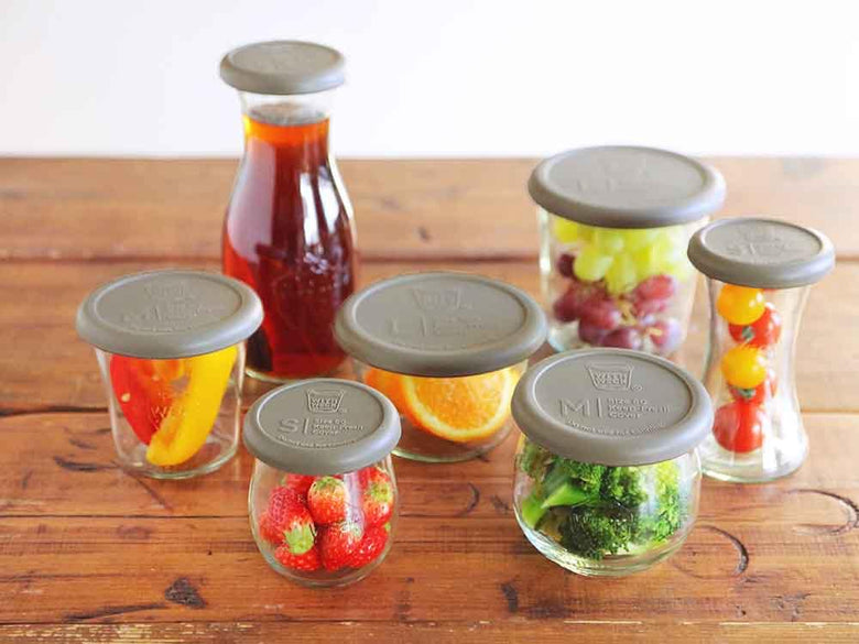 果物が入ったメイソンジャーにシリコンキャップ