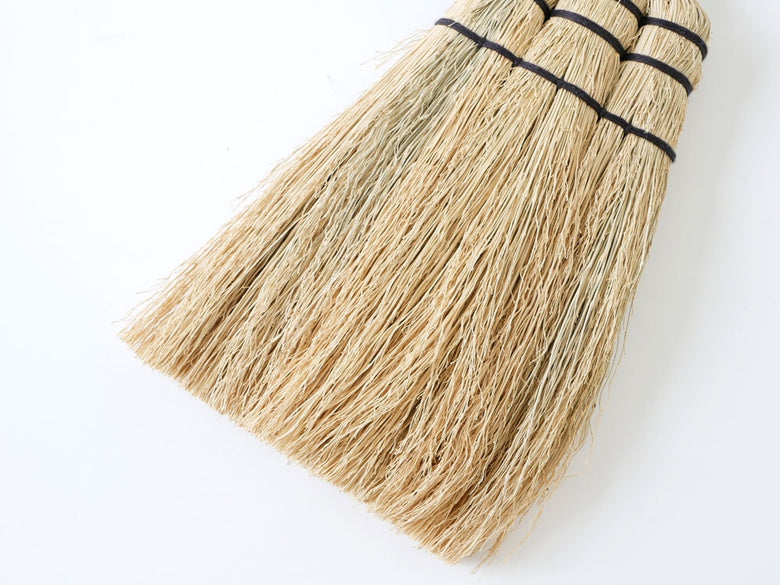 POSHLIVINGのサトウモロコシと木製ほうき