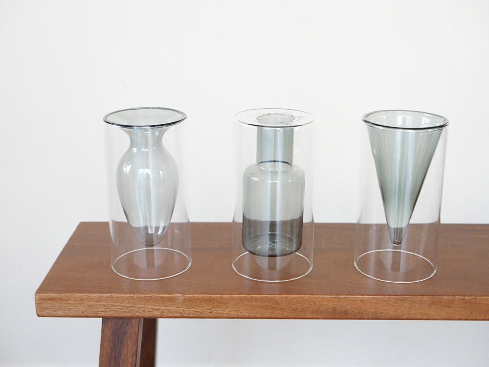 ポッシュリビングの透明ガラス製フロートベース 高さ15cmの円柱型デザイン
