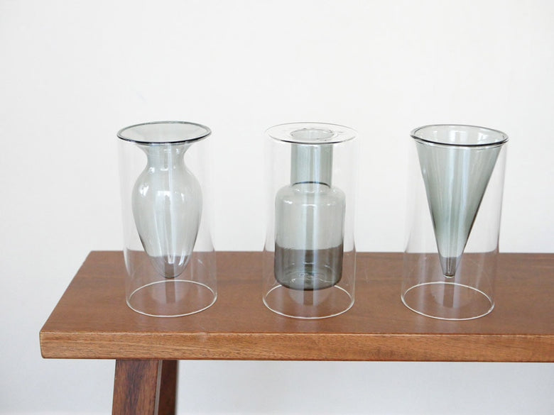 ポッシュリビングの透明ガラス製フロートベース 高さ15cmの円柱型デザイン