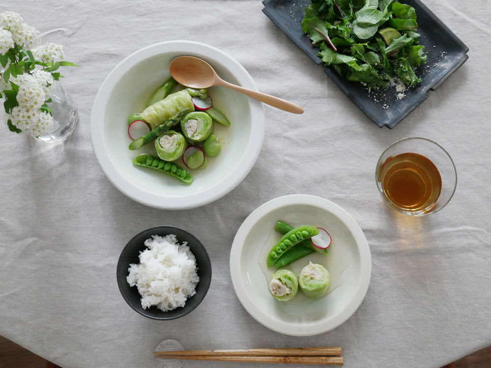 a.depecheのOTOHA陶器プレートと野菜の盛り付け